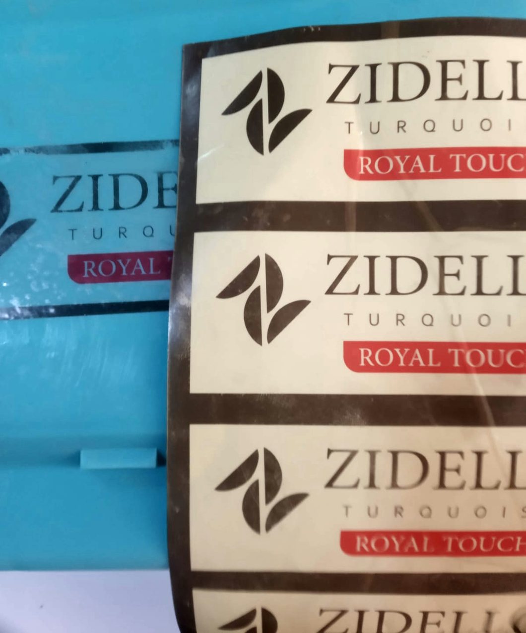Zidello: Printed labels, Royal Touch, on the roll