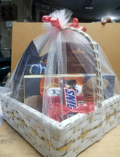 Engro: Gift basket, net-wrapped