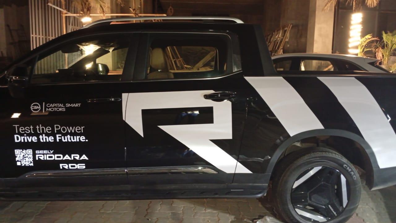 Capital Smart Motors: Riddara RD6 pickup wrap, side 2 · original photo